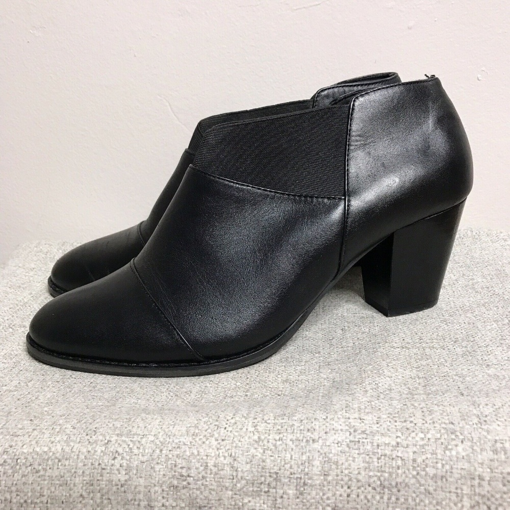 Vionic Black Leather Point Heeled Ankle Bootie 11